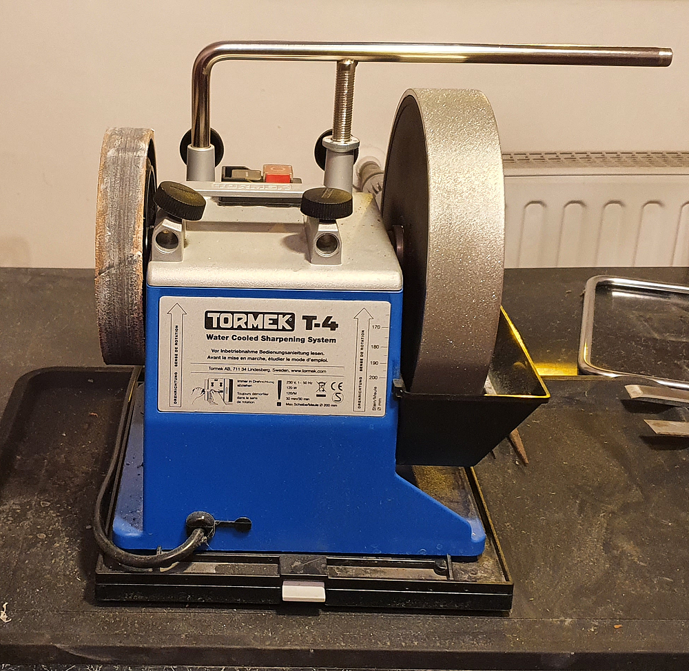 My Tormek T4 with diamond wheel and leather strop wheel